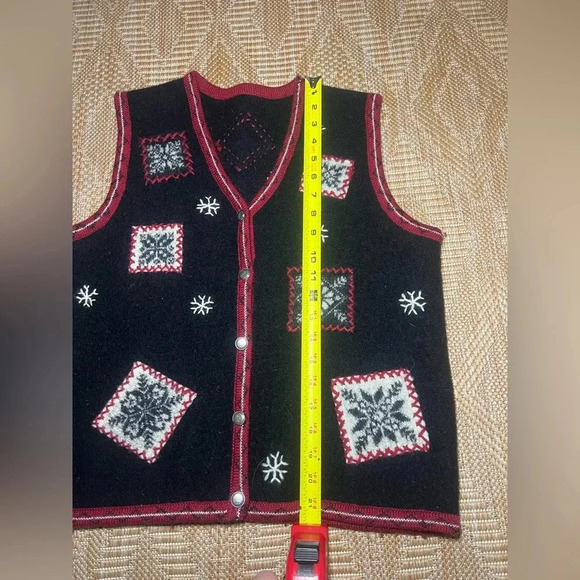 Vintage Woolrich Women's Embroidered Snowflake Sweater Vest,Size Small - Picture 6 of 8